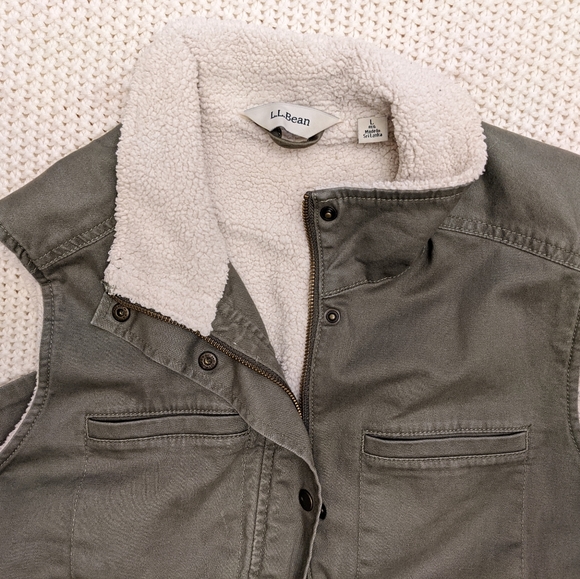 LL Bean Women's Classic Sherpa-Lined Vest, US L - Picture 5 of 7